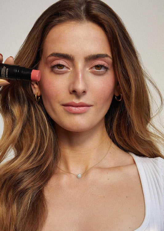 taylor holding nudies in her hand 