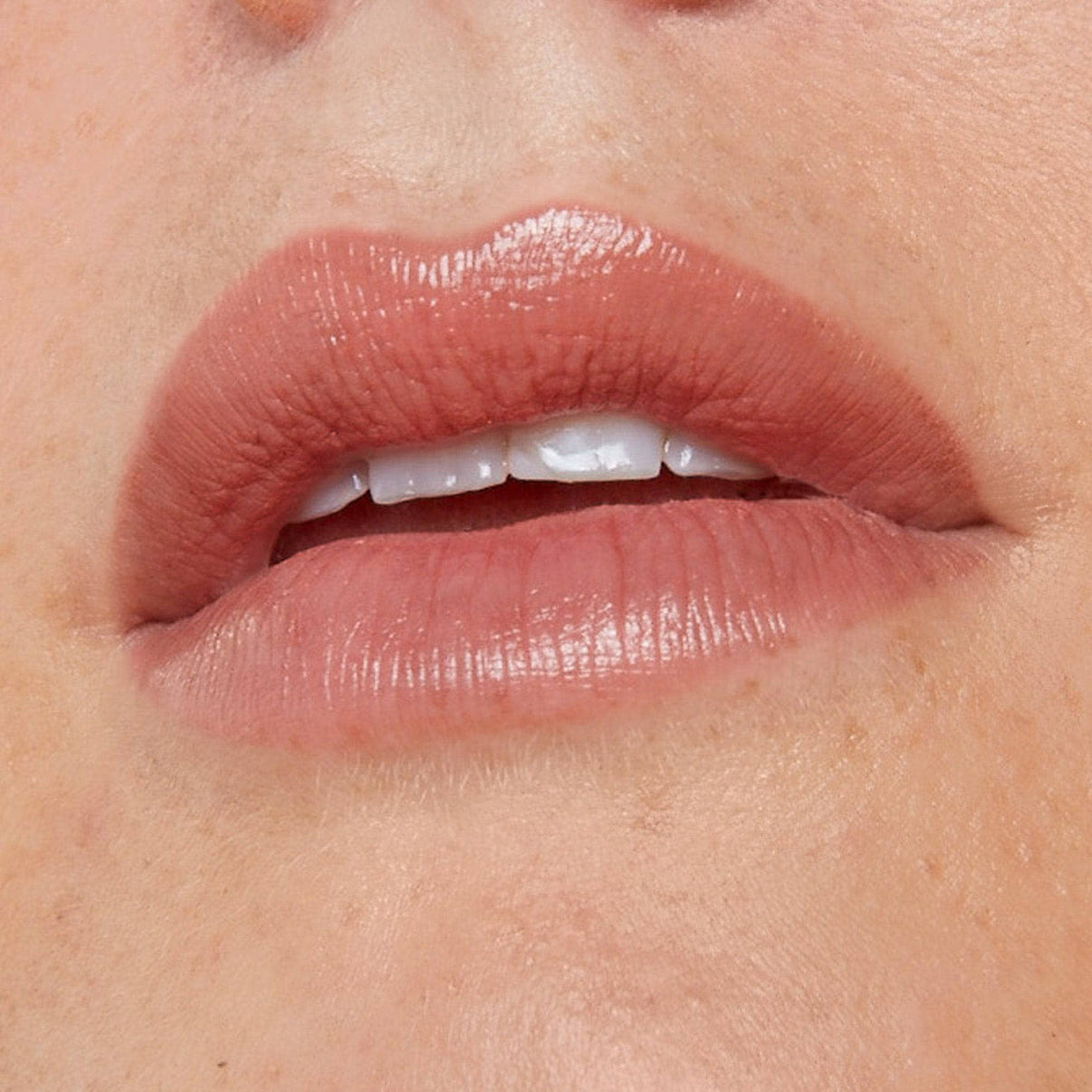 close up lips wearing NUDESCREEN LIP PRIMER SPF 30