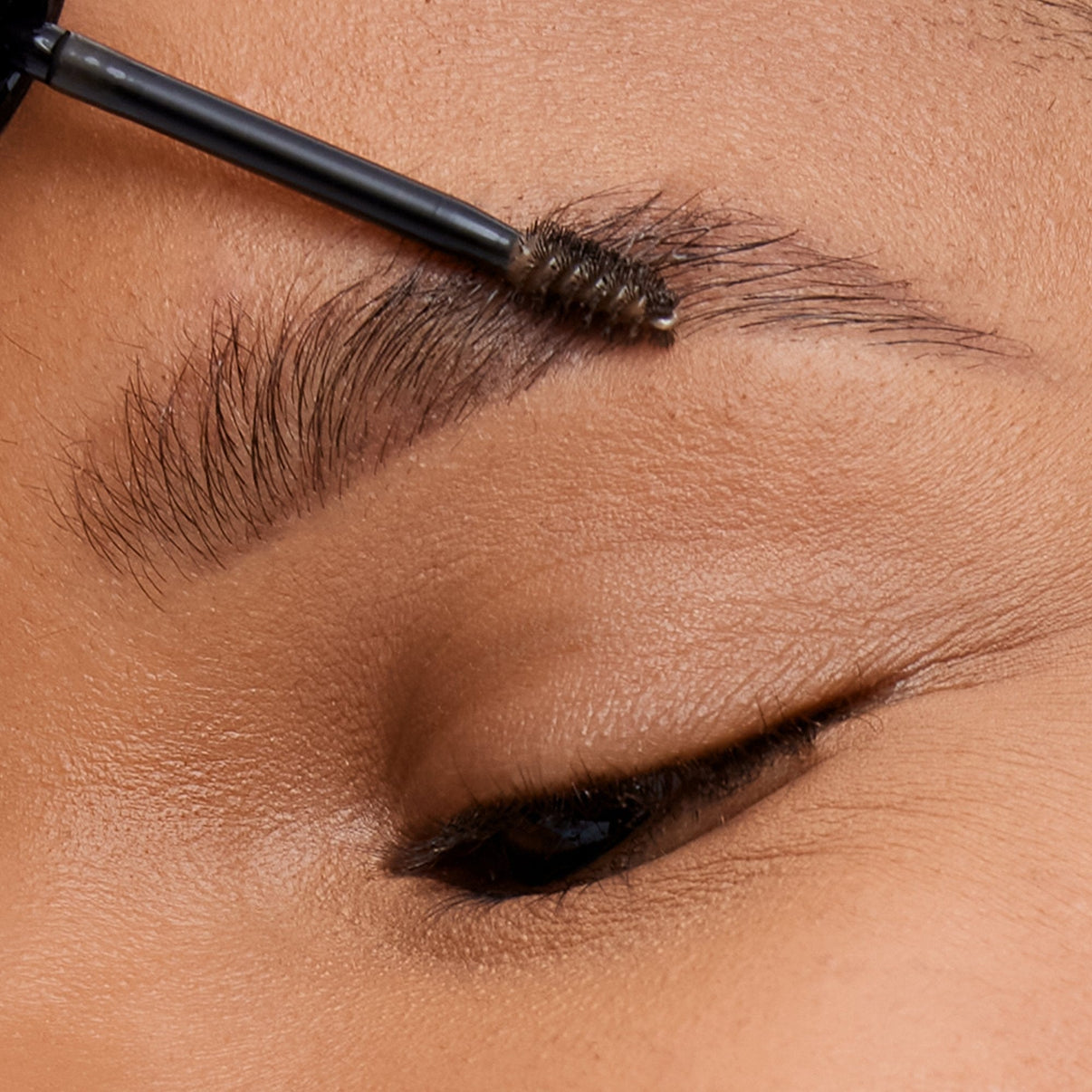 model applying on Stylus Eyebrow Pencil & Gel in shade brown