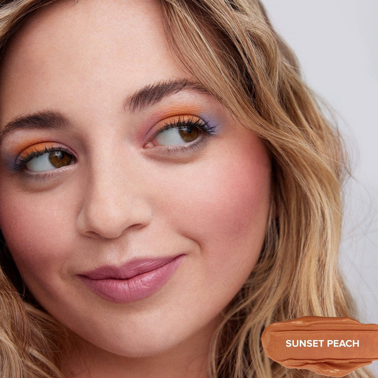 Ally Frankel wearing Magnetic Plush Paints in shade sunset peach