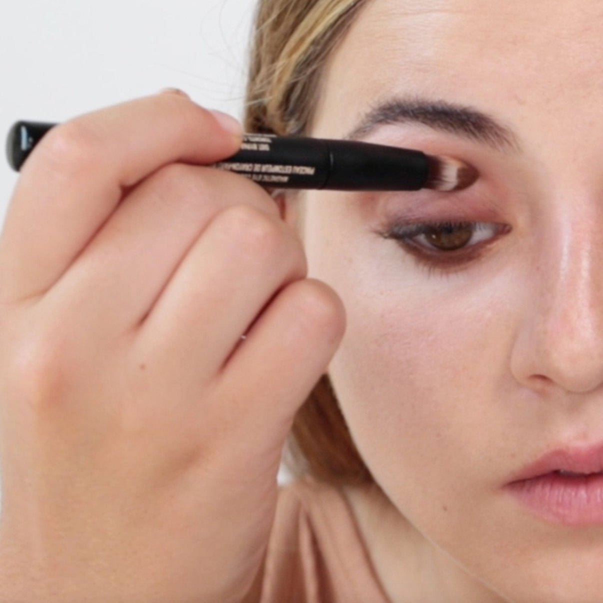 Model applying makeup with Pencil Blender brush 2