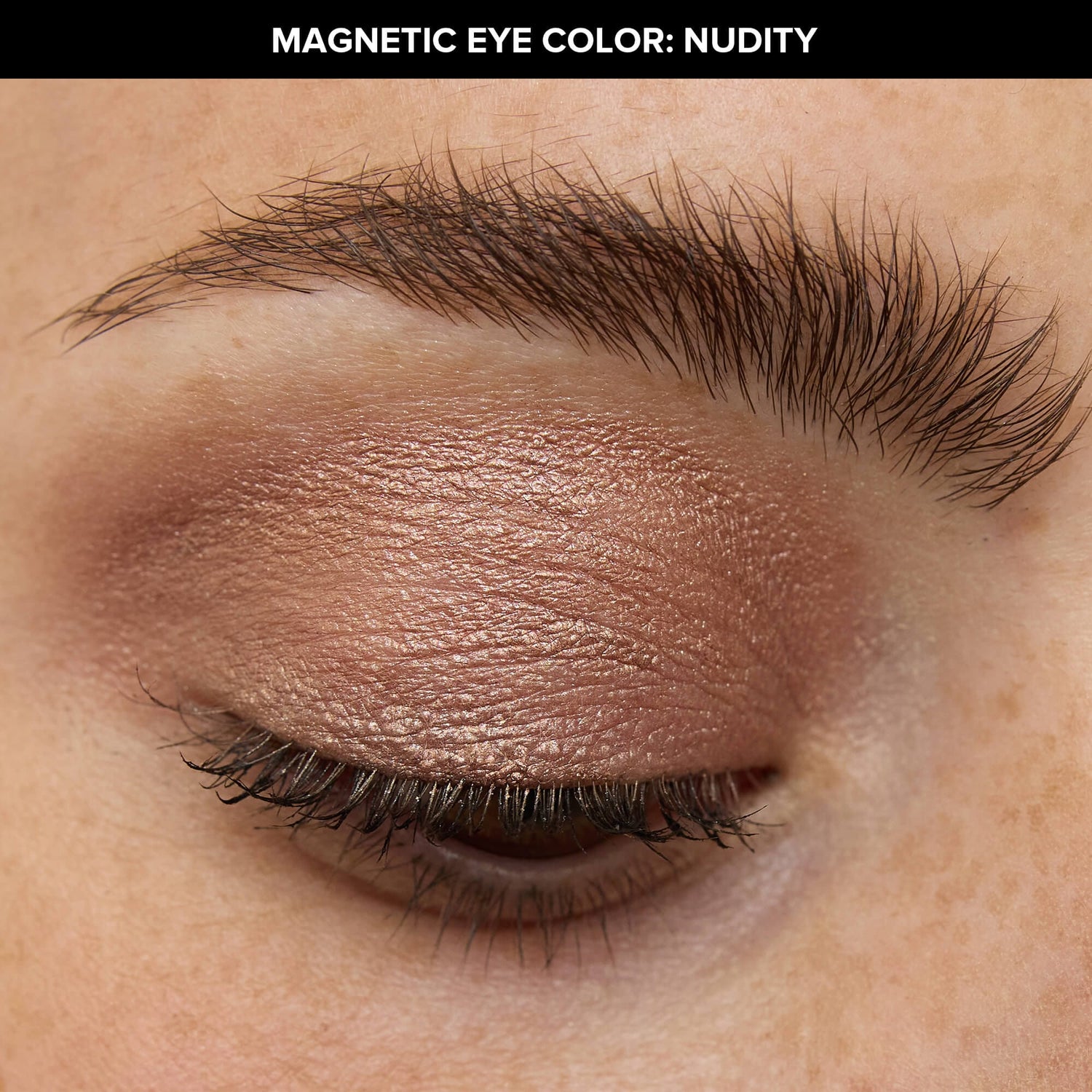 Eyelid wearing Magnetic Eye Color in shade Nudity