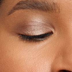 dark skinned woman wearing Magnetic Eye Color in shade burnish -86